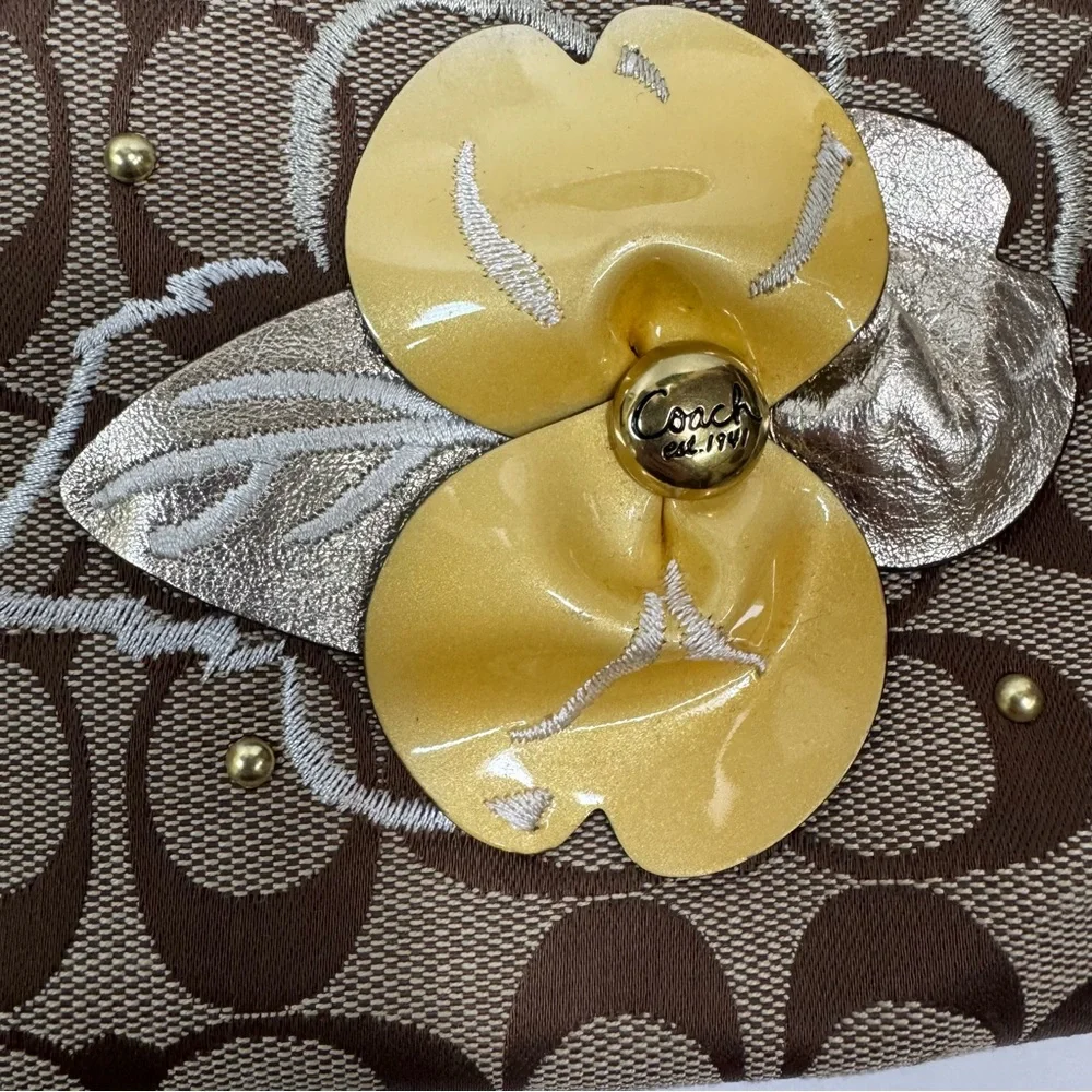 COACH NWT Wristlet Clutch Purse Tablet Protector Flower Appliqué Gold Yellow Tan - Picture 3 of 16